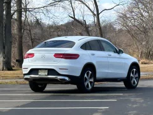 Used 2018 Mercedes-Benz GLC 300 4MATIC Coupe image 4