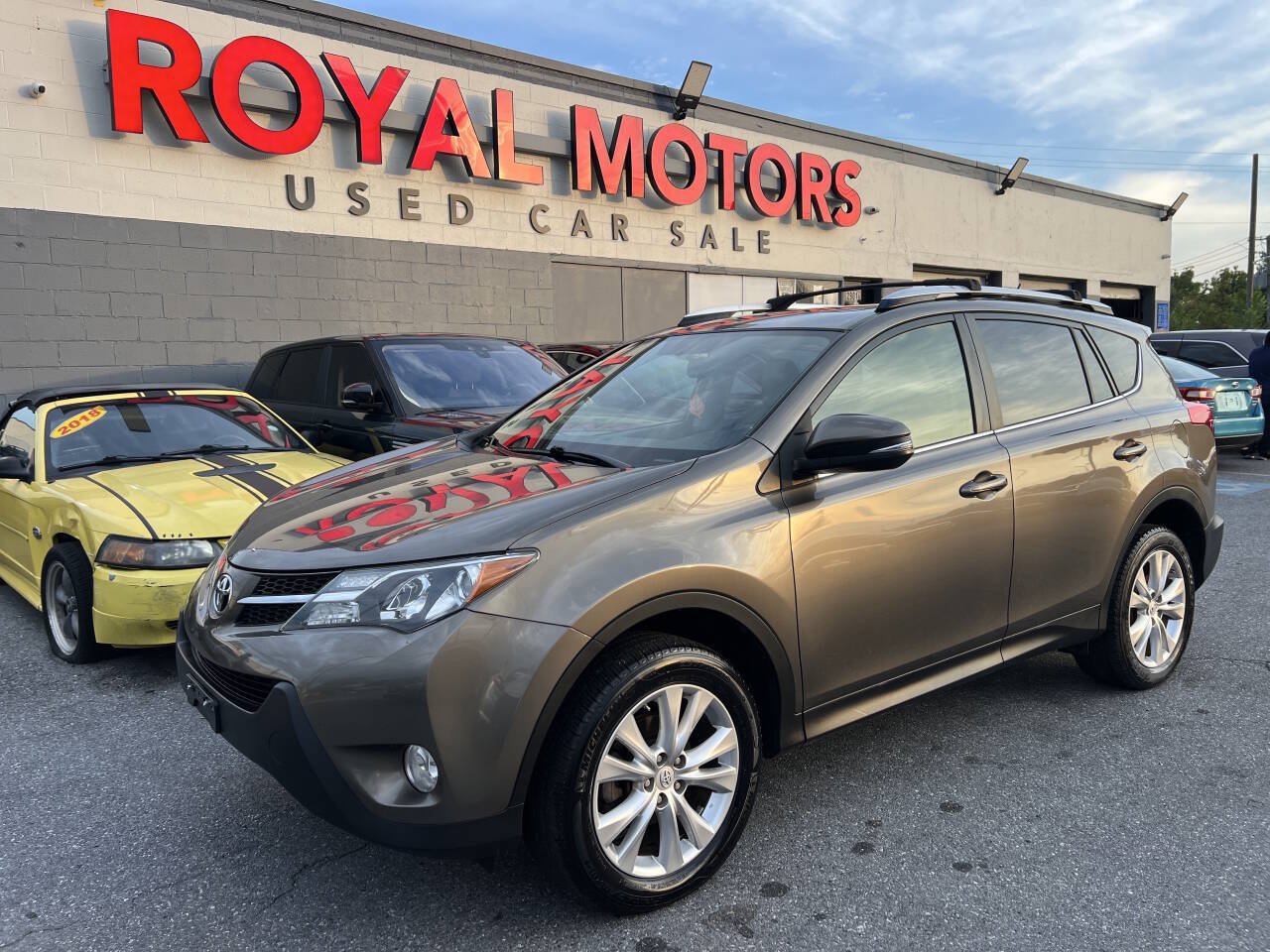 Used 2015 Toyota RAV4 Limited AWD/4WD image 1