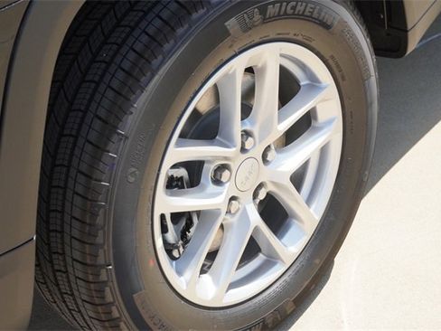 New 2025 Jeep Grand Cherokee L Laredo w/ Luxury Tech Group I image 9