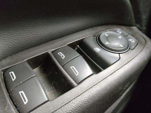 Used 2021 Chevrolet Equinox LT image 27