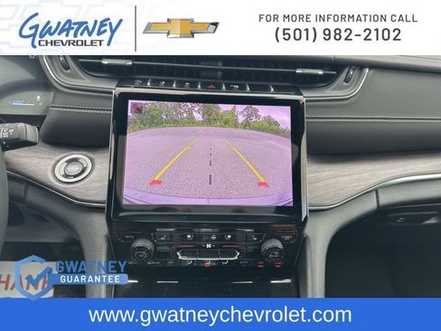 Used 2023 Jeep Grand Cherokee Overland w/ Luxury Tech Group IV AWD/4WD image 18