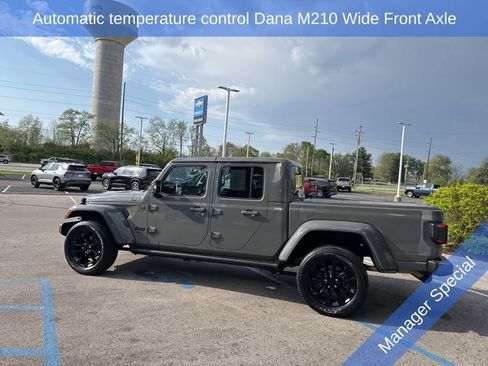 Used 2023 Jeep Gladiator Overland AWD/4WD image 8