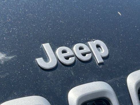 Used 2014 Jeep Cherokee Trailhawk w/ Leather Interior Group AWD/4WD image 11