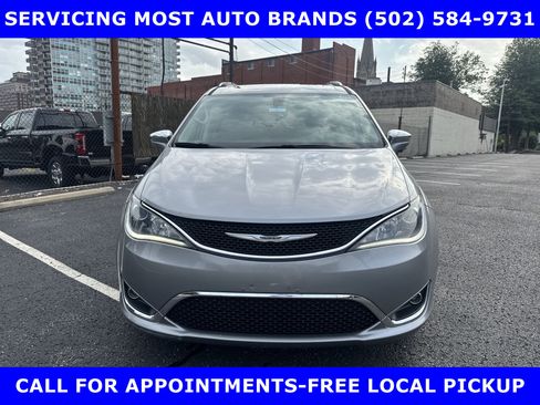 Used 2017 Chrysler Pacifica Limited image 8