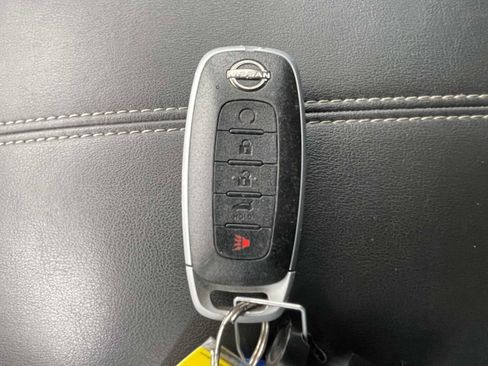 Used 2025 Nissan Pathfinder SV AWD/4WD image 32