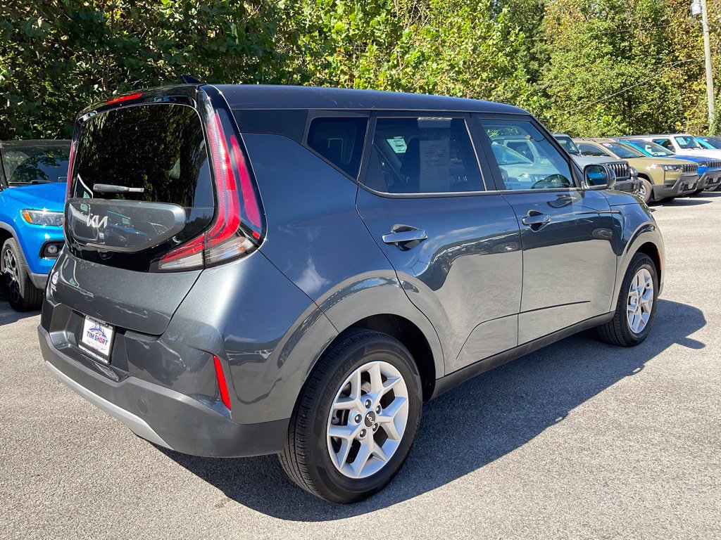 Used 2025 Kia Soul LX w/ LX Technology Package FWD image 6