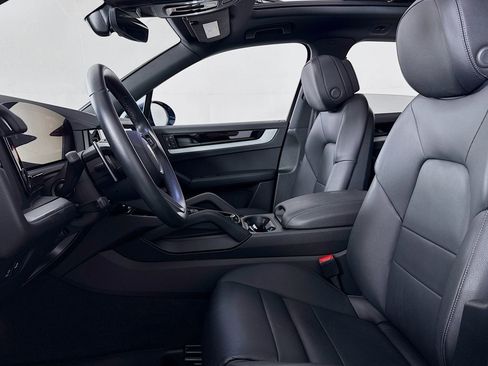 Used 2024 Porsche Cayenne image 16