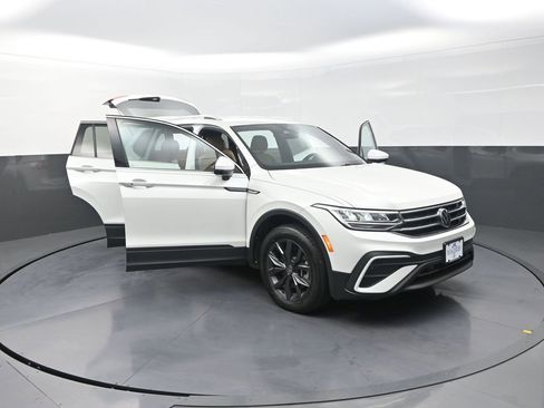 Used 2023 Volkswagen Tiguan SE AWD/4WD image 31