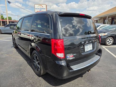 Used 2019 Dodge Grand Caravan SXT FWD image 4
