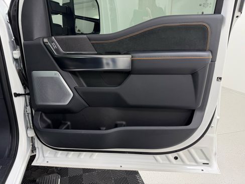 Used 2024 Ford F250 Platinum w/ FX4 Off-Road Package image 38