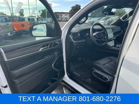 Used 2023 Jeep Wagoneer Series III w/ Preferred Equipment Group AWD/4WD image 15