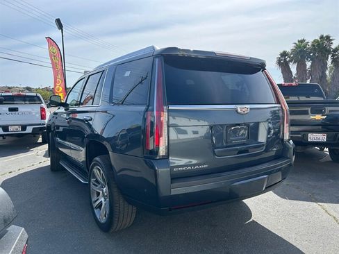 Used 2019 Cadillac Escalade Luxury RWD image 4