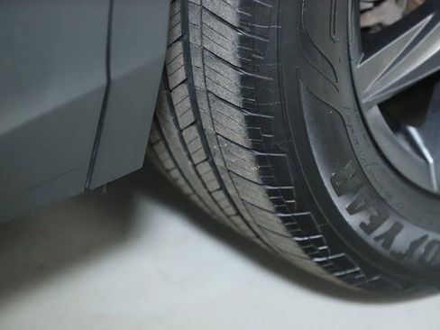 Used 2022 Volkswagen Tiguan SE w/ Panoramic Sunroof Package image 38