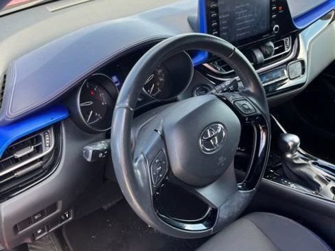 Used 2020 Toyota C-HR XLE FWD image 6