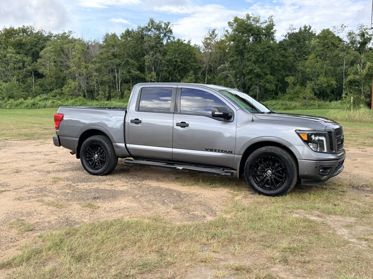 Used 2018 Nissan Titan SL w/ Midnight Edition RWD image 8
