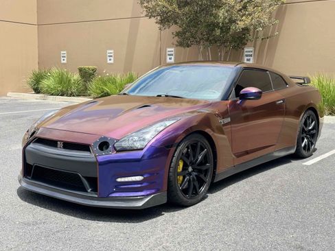 Used 2014 Nissan GT-R Premium w/ Premium Interior Package AWD/4WD image 15