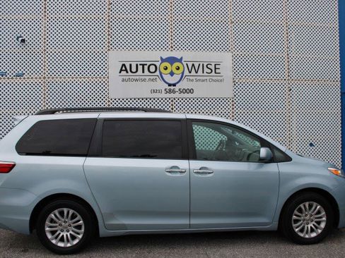 Used 2015 Toyota Sienna XLE Premium image 3