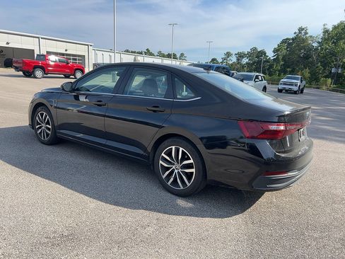 Used 2025 Volkswagen Jetta SE FWD image 4