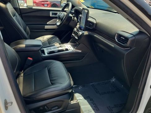 Certified 2023 Ford Explorer Limited w/ Limited Technology Package RWD image 18