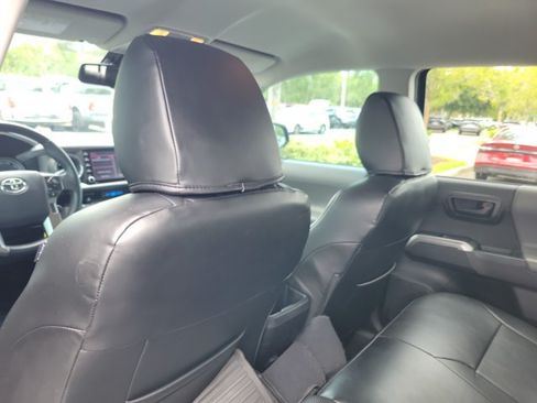 Used 2021 Toyota Tacoma SR5 RWD image 10