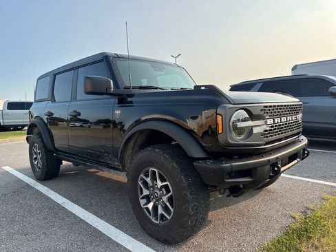 Used 2024 Ford Bronco Badlands AWD/4WD image 3