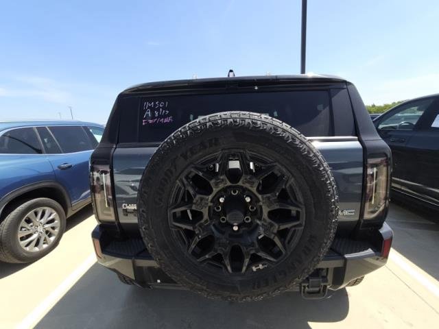 Used 2025 GMC Hummer EV 2X w/ LPO, Dark Essentials Package AWD/4WD image 4