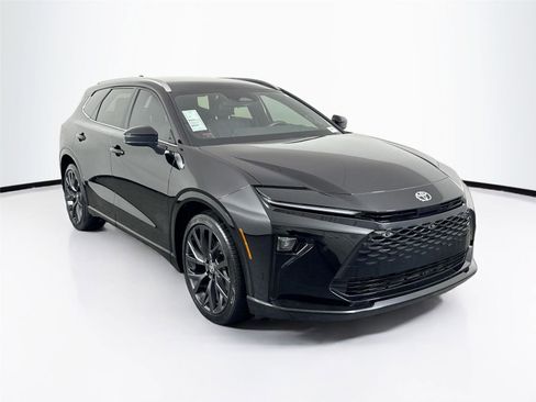 Certified 2025 Toyota Crown Signia w/ Advanced Technology Package image 8