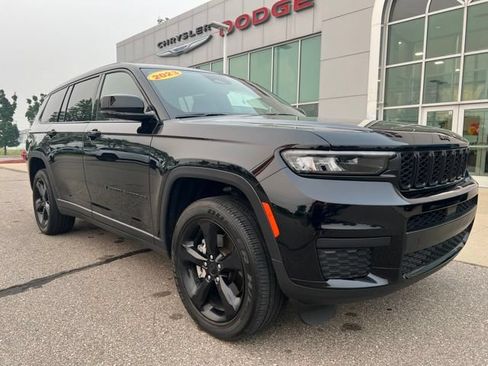 Certified 2023 Jeep Grand Cherokee L Altitude AWD/4WD image 3