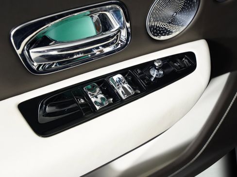 Used 2023 Rolls-Royce Cullinan w/ Cullinan Package image 48