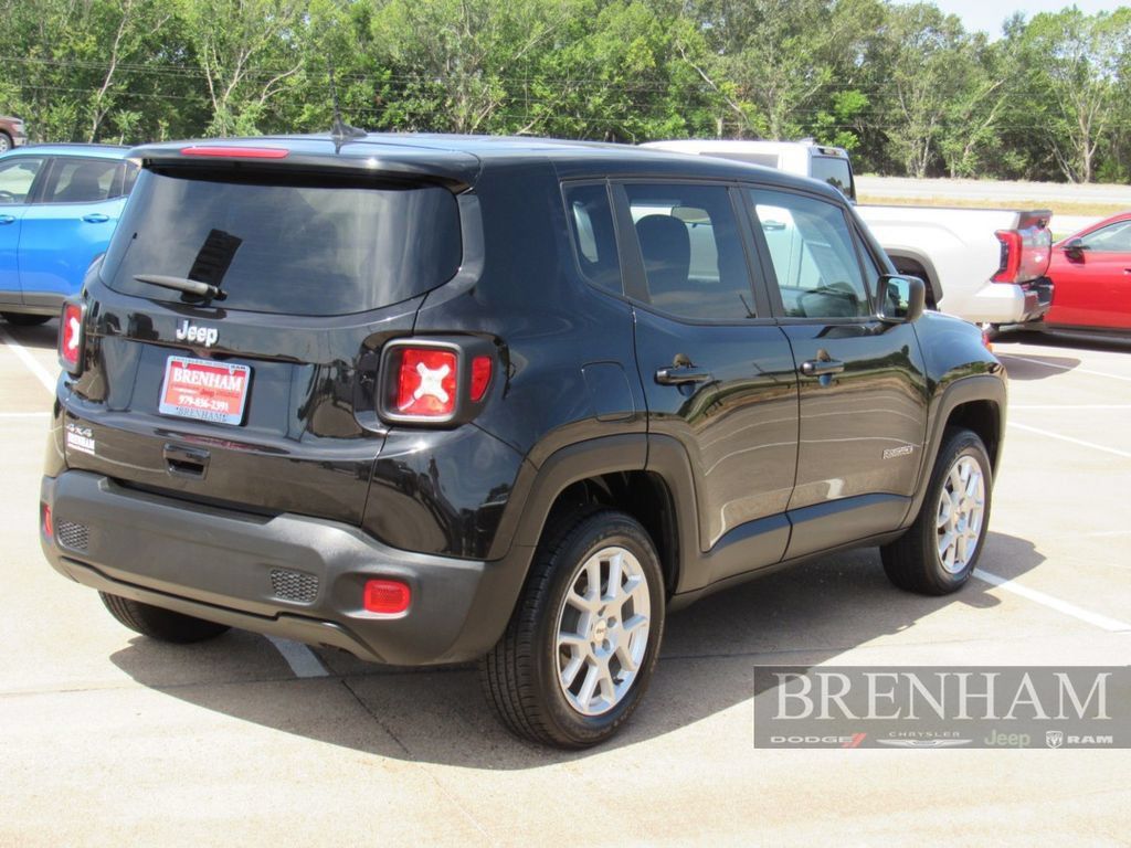Used 2023 Jeep Renegade Latitude AWD/4WD image 6