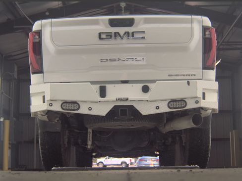 Used 2024 GMC Sierra 3500 Denali Ultimate AWD/4WD image 13