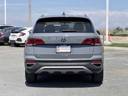 Used 2022 Volkswagen Taos SE image 4