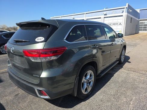 Used 2017 Toyota Highlander Limited image 4