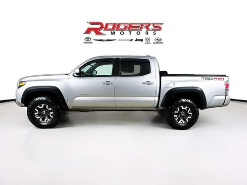 Certified 2021 Toyota Tacoma TRD Off-Road w/ Technology Package AWD/4WD image 9