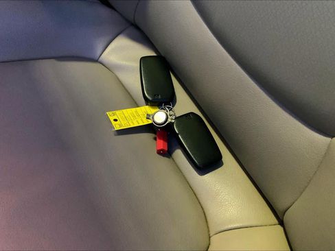 Used 2023 Toyota Sienna XLE FWD image 14