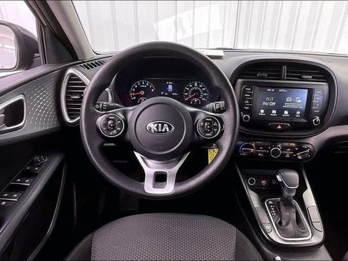 Used 2020 Kia Soul LX image 5