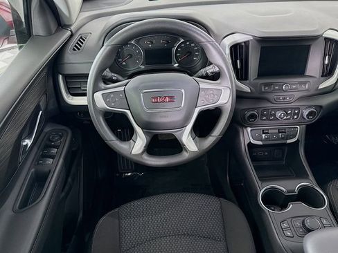 Used 2024 GMC Terrain SLE w/ Driver Convenience Package image 21