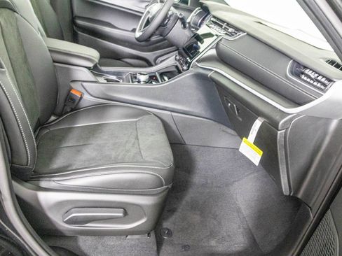 New 2025 Jeep Grand Cherokee Laredo image 36