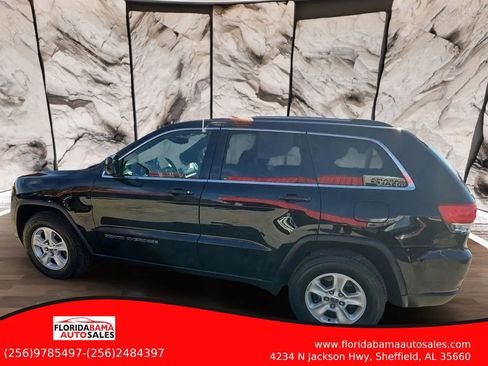 Used 2017 Jeep Grand Cherokee Laredo w/ Quick Order Package 2BE image 3