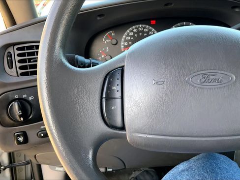 Used 2001 Ford Expedition XLT image 23