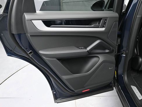 New 2026 Porsche Cayenne Base image 22