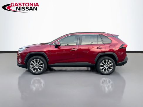 Used 2023 Toyota RAV4 XLE Premium image 5