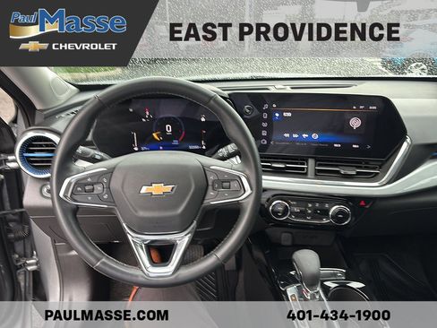 Certified 2024 Chevrolet Trax LT w/ LT Convenience Package FWD image 11