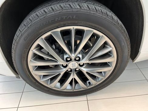 Certified 2025 Buick Enclave Avenir image 27