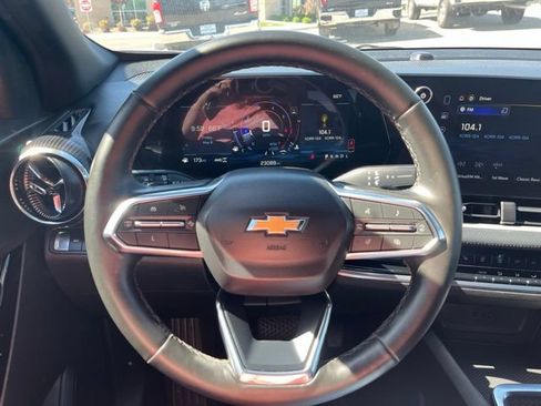 Used 2025 Chevrolet Equinox LT AWD/4WD image 32