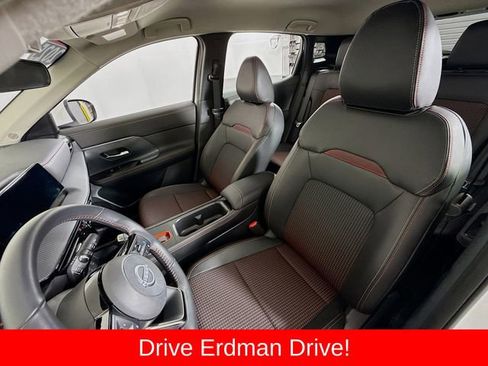 Used 2025 Nissan Kicks SR FWD image 5