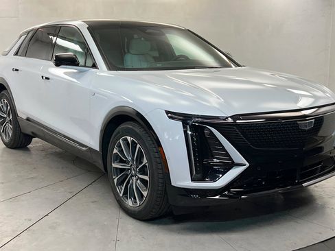 New 2026 Cadillac Lyriq Sport AWD/4WD image 8