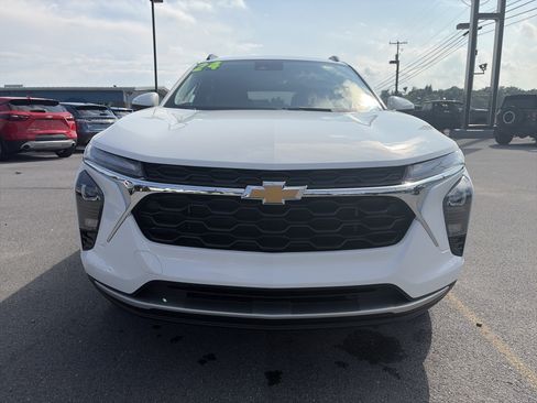 Used 2024 Chevrolet Trax LT w/ Driver Confidence Package FWD image 10