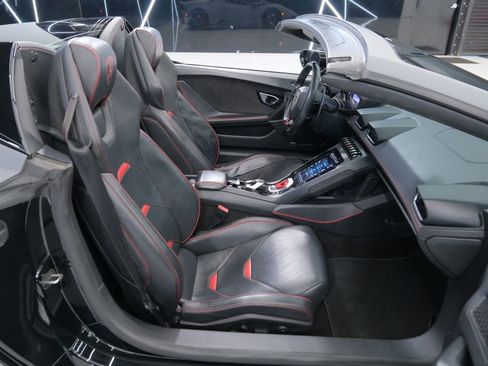 Used 2020 Lamborghini Huracan EVO image 33