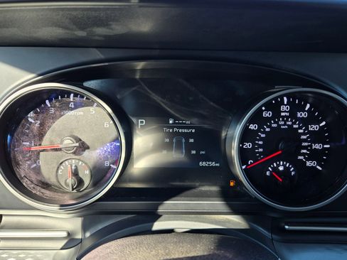 Certified 2023 Kia Carnival LX image 27